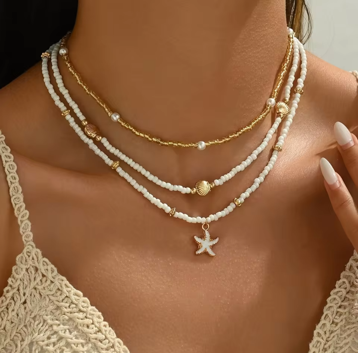 SET 3 PEZZI COLLANA CON PERLE DI RISO, STELLE MARINE E CONCHIGLIE DORATE