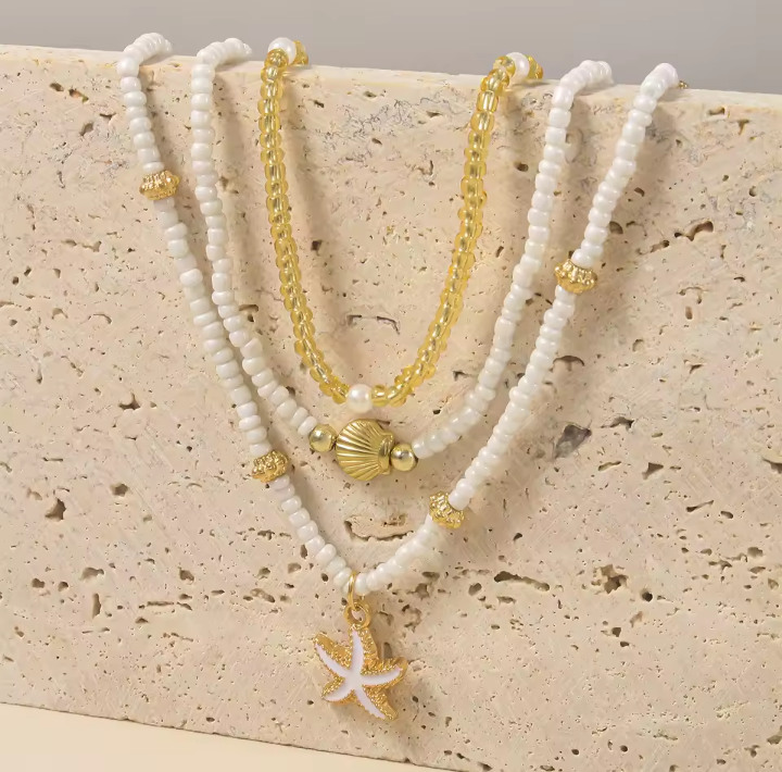 SET 3 PEZZI COLLANA CON PERLE DI RISO, STELLE MARINE E CONCHIGLIE DORATE